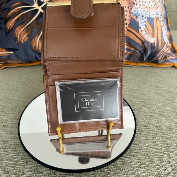 DIOR AUTHENTIC HONEY COMB KISS LOCK TROTTER WALLET - Picture 6 of 11